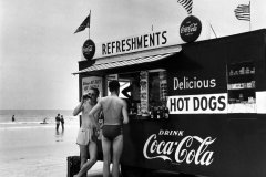 HAPPYS-REFRESHMENT-STAND-WITH-TWO-MEN-FLORIDA-1954-by-BERENICE-ABBOTT-BHC0557