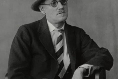 berenice-abbott-retrato-james-joyce-1928.-retratos-de-paris.-arteyalgomas.jpg