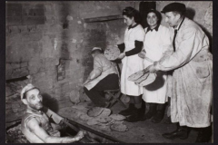holocaust-lodz-ghetto-photography-henryk-ross-58e2189bbdbe6__700