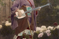 Eliza-Ruhamah-Scidmore-Mujer-japonesa-cantando-y-tocando-el-samisen-c-1912-fotografia