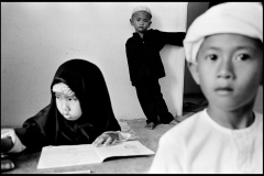 MALAYSIA. Near Ipoh. 1987. choolchildren of the al-Arqam Islamic fundamentalist sect.