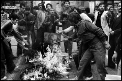 IRAN. Tehran. December 1978. Rioters burn a portrait of the SHAH as a sign of protest against his regime.